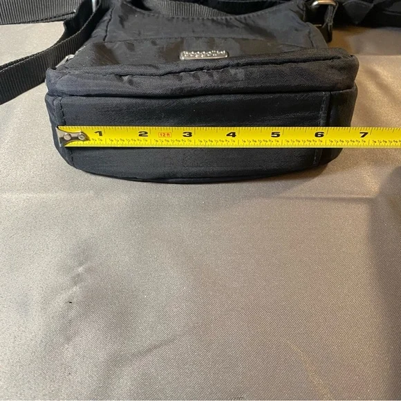 Baggallini set of two purses, one shoulder strap, one adjustable Crossbody black - Picture 4 of 15